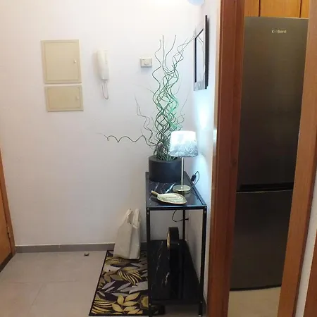Apartment Bonito De 2 En Con Estacionamiento, Aire Acondicionado, Cerca Del Centro Y De La Playa - Es-204-46 *