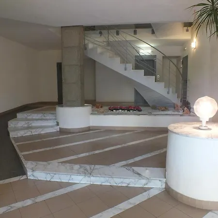 Bonito De 2 En Con Estacionamiento, Aire Acondicionado, Cerca Del Centro Y De La Playa - Es-204-46 Apartment *